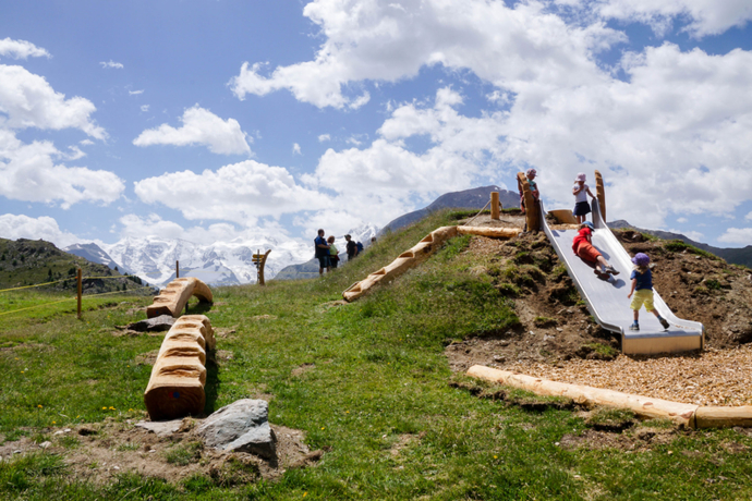 Steinbock Spielplatz Pontresina (Foto: © Engadiner Post, Jon Durschletta) Steinbock Spielplatz Pontresina
