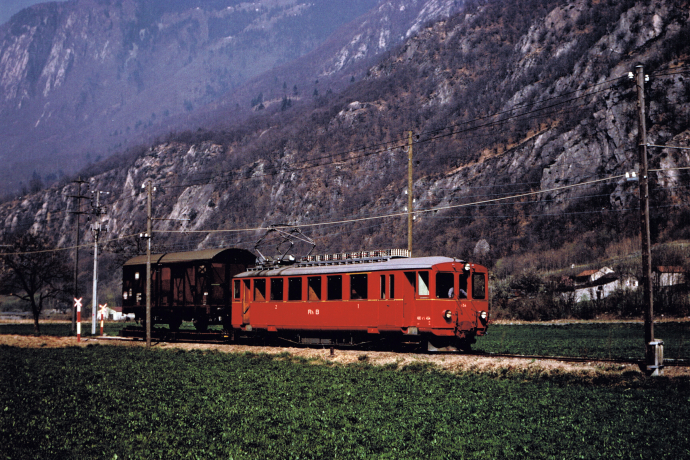 Triebwagen der Bellinzona-Mesocco Bahn (Foto: © Archiv RhB) Triebwagen der Bellinzona-Mesocco Bahn im Jahre 1989