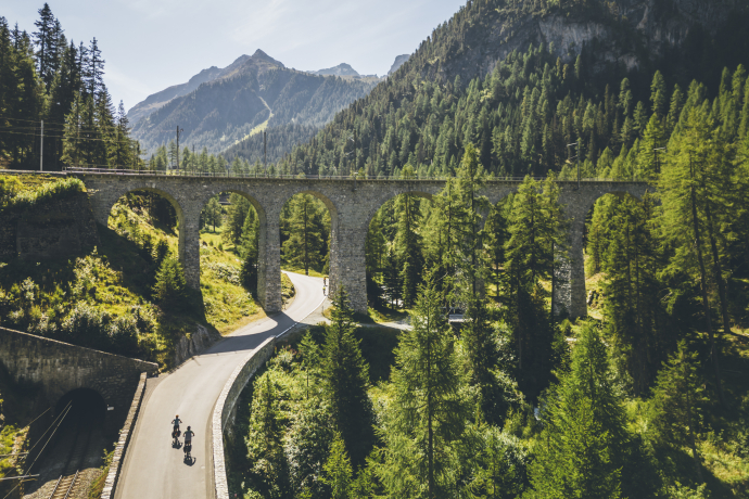 Die Glacier Bike Tour am Albulapass. © Glacier Bike Tour, Sebastian Doerk