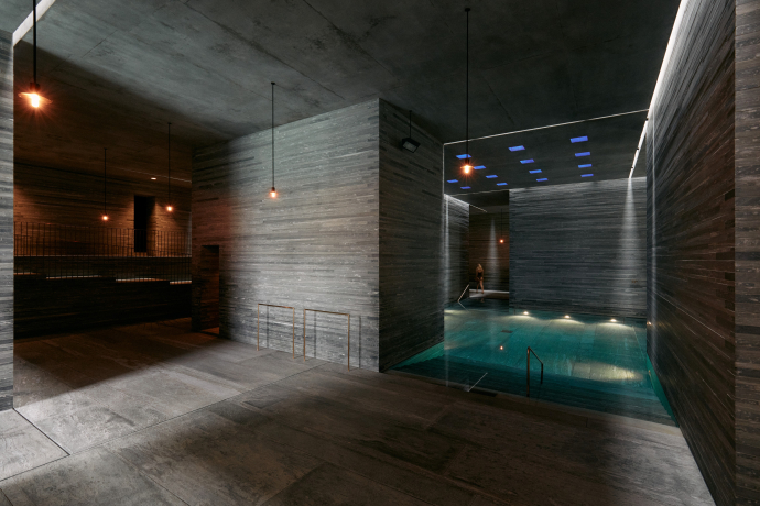 Indoor-Pool in der 7132 Therme in Vals (Foto: © 7132 Hotel / Julien Balmer) Indoor-Pool in der 7132 Therme in Vals