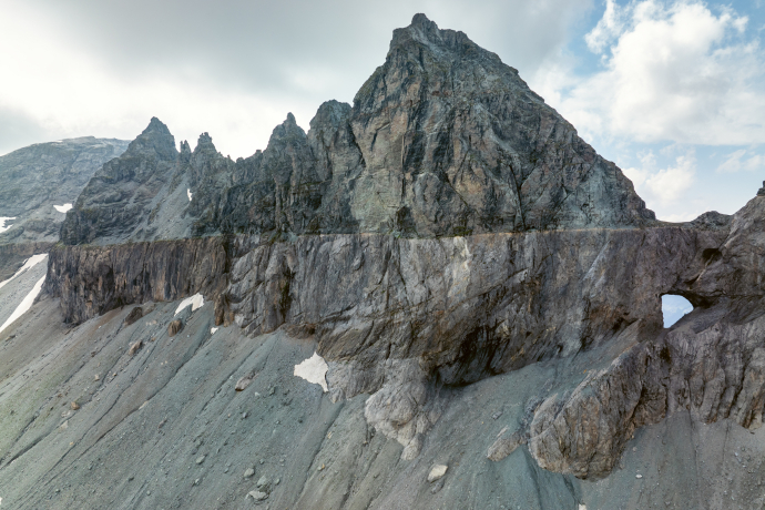 Tschingelhörner mit der magischen Linie und dem Martinsloch. (Foto: © Nico Schaerer) Tschingelhörner mit der magischen Linie und dem Martinsloch.
