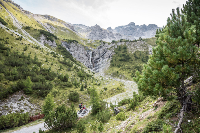 Biker*innen auf der Unia Bernina Bike-Tour.