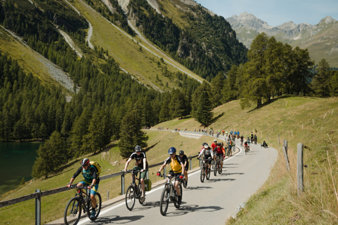 Sportlich hinauf bis auf 2315 m ü. M. Passhöhe: Eindrücke vom slowUp Mountain Albula. © slowUp Mountain Albula 