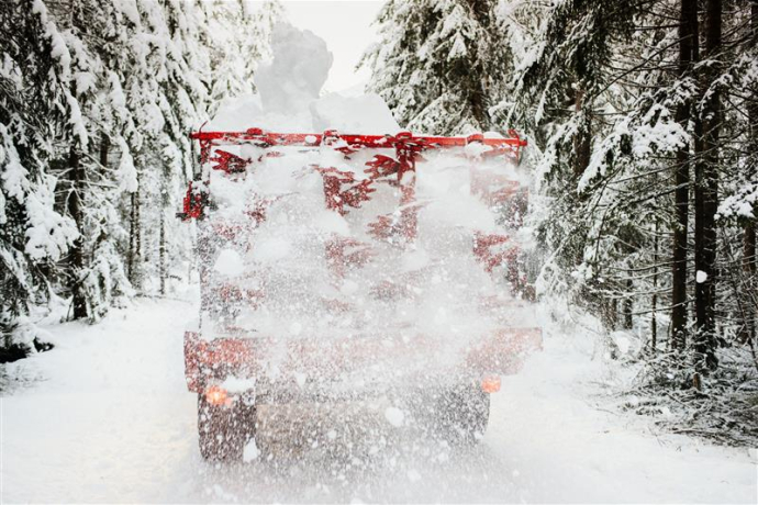 When snow is scarce, additional snow is brought in and evenly spread to create a continuous ice surface (Photo: © Switzerland Tourism / Silvano Zeiter) Snow groomer spreading fresh snow on a forest path