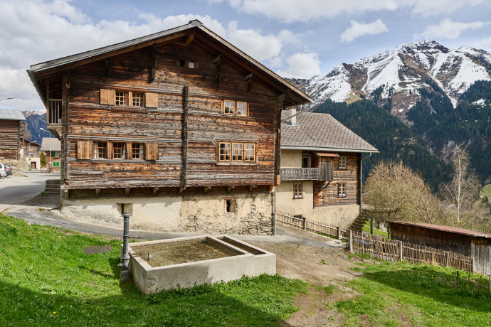 Aussenansicht von der Casa Fontauna in Lumbrein (Foto: © Ferien im Baudenkmal) Aussenansicht von der Casa Fontauna in Lumbrein