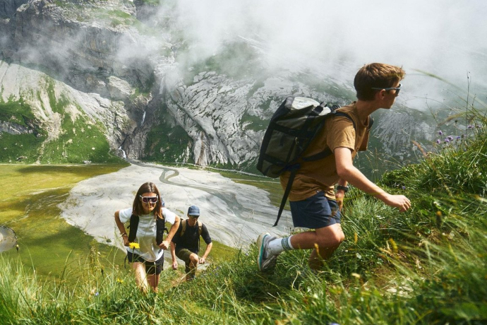 Aufstieg in alpiner Landschaft