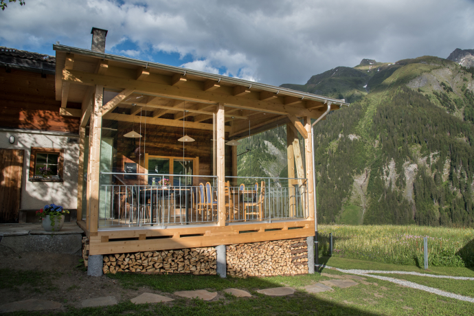 Veranda mit kleinem Gastrobetrieb Veranda mit kleinem Gastrobetrieb