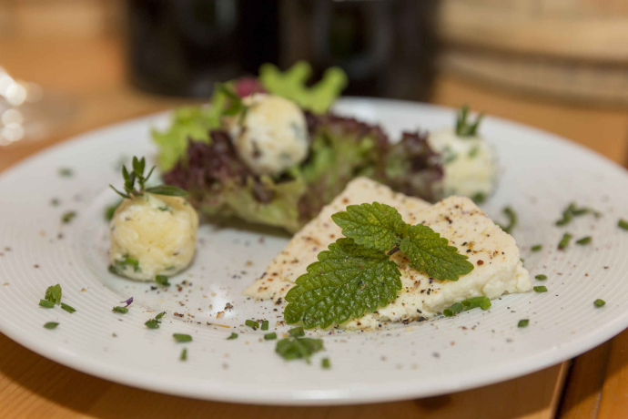 Swiss Tavolata bei Martha Spescha (Foto: © Surselva Tourismus AG, nordlichtphoto.com)