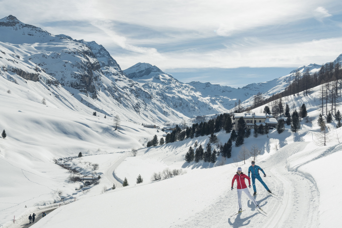Cross-country skiing in Val Fex, Engadin Cross-country skiing in Val Fex, Engadin