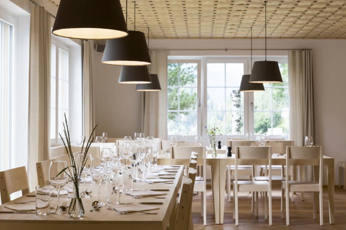 Gedeckter Tisch in der medelina