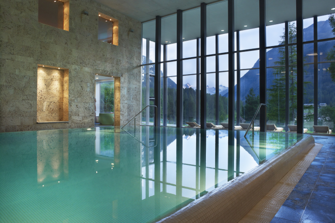 Pool im Hotel Saratz in Pontresina (Foto: © Hotel Saratz) Pool im Hotel Saratz in Pontresina (Foto: © Hotel Saratz)