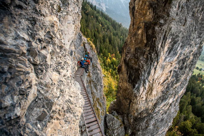 Guests on the via ferrata Pinut in Flims (Photo: © LAAX)
