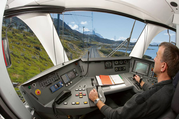 Führerstand einer Lokomotive der Rhätischen Bahn