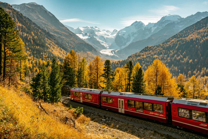 Die Rhätische Bahn in der Montebello-Kurve bei Pontresina (Foto: © Schweiz Tourismus / Jan Geerk; Quelle: swiss-image.ch) Die Rhätische Bahn in der Montebello-Kurve bei Pontresina (Foto: © Schweiz Tourismus / Jan Geerk; Quelle: swiss-image.ch)