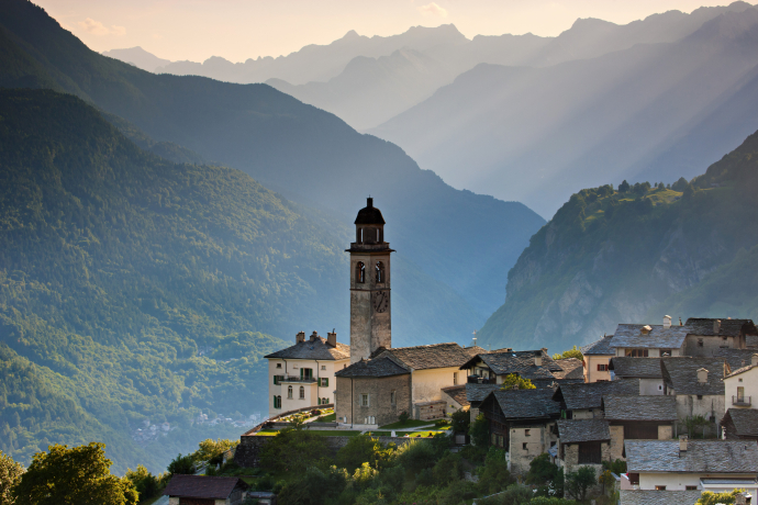 Bergdorf Soglio im Sommer Mountainvillage Soglio in the Bergell