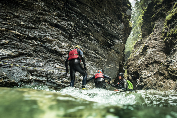 Canyoning in der Viamala-Schlucht (Foto: © Schweiz Tourismus / Ivo Scholz) Canyoning in der Viamala-Schlucht