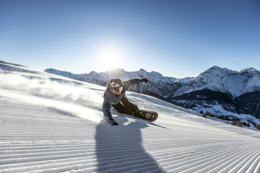 Snowboarder auf der Piste Prui auf Motta Naluns (Foto: © Andrea Badrutt)