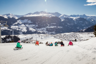Herunterschlitteln bis nach Brigels (Foto: © nordlichtphoto.com)
