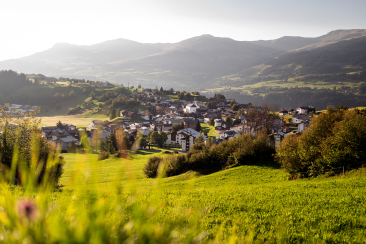Blick auf Brigels in der Surselva (Foto: © Graubünden Ferien / Marco Hartmann)