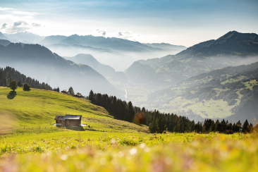 Abendstimmung auf dem Stelserberg im Prättigau (Foto: © Graubünden Ferien / Marco Hartmann)