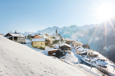 Das verschneite Bergdorf Guarda