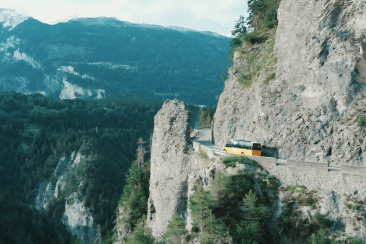 Postauto durch die Rheinschlucht