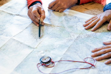 Jede Skitour beginnt mit der Planung auf der Karte