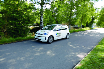 Spitex-Fahrzeug unterwegs im Unterengadin