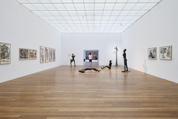 Un homme sort d’une salle d’exposition au Kirchner Museum Davos