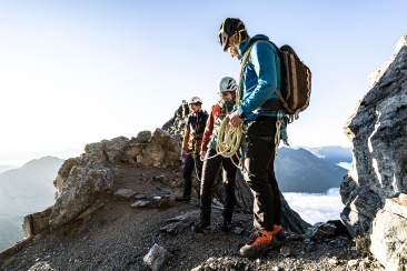 Marco Steinemann, Bergführer der Bergsportschule Grischa, unterwegs mit Gästen im Unterengadin