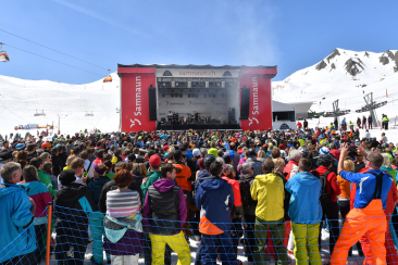 Grosses Open-Air-Konzert beim Frühlings-Schneefest in Samnaun – Festivalstimmung mitten im Skigebiet