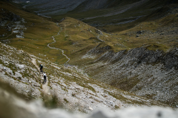 Mountainbiker*innen auf dem Älplisee Trail.