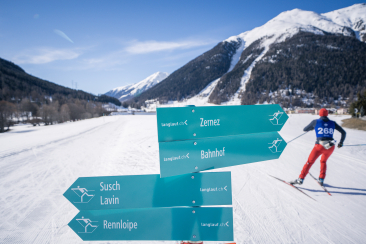 Wegweiser auf der Langlaufloipe