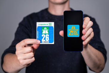 E vignette and adhesive vignette 2026 for using Swiss motorways