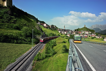 Rhätische Bahn und PostAuto bei Ardez