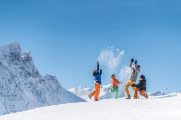 Familie in Savognin Bivio Albula (Foto: © Tourismus Savognin Bivio Albula AG / Mattias Nutt)
